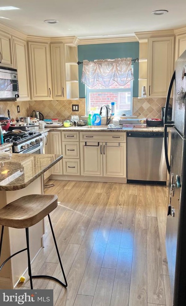 2164 Strahle St #2nd Floor, Philadelphia, PA 19152
