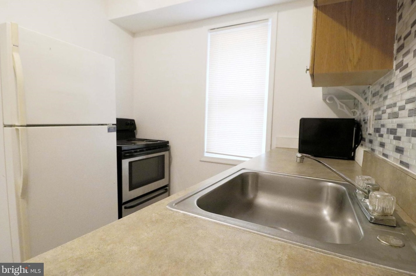 1217 Susquehanna Ave, Philadelphia PA 19121-1225 exterior