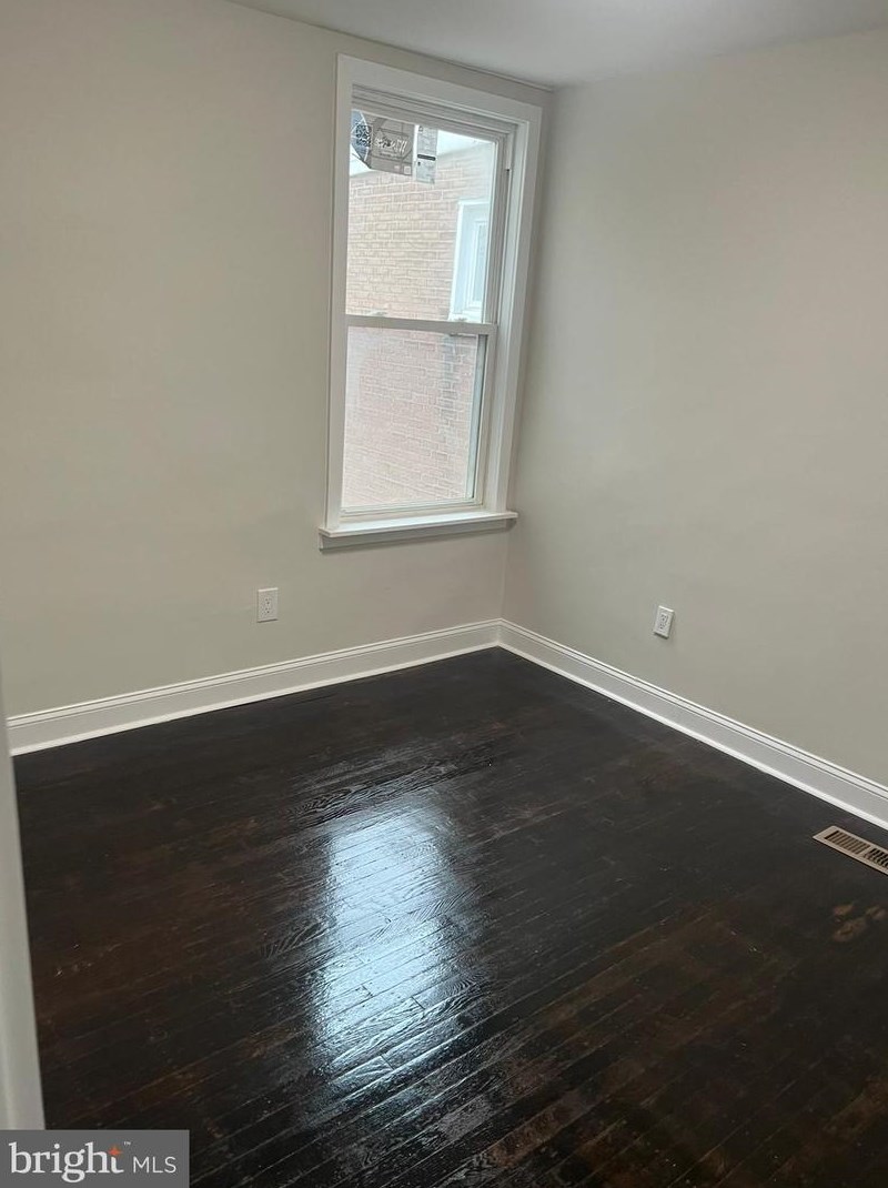 122 W Chew Ave, Philadelphia, PA 19120