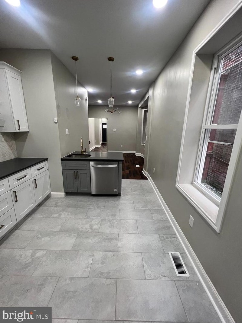 5237 Knox St, Philadelphia PA  19144-3513 exterior