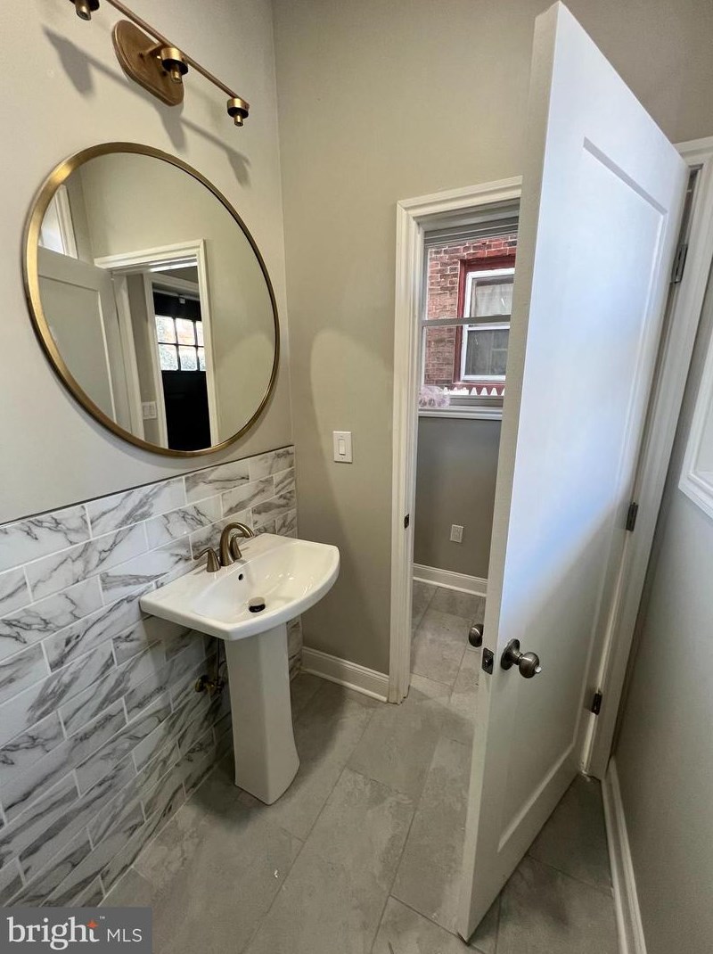 5237 Knox St, Philadelphia PA  19144-3513 exterior