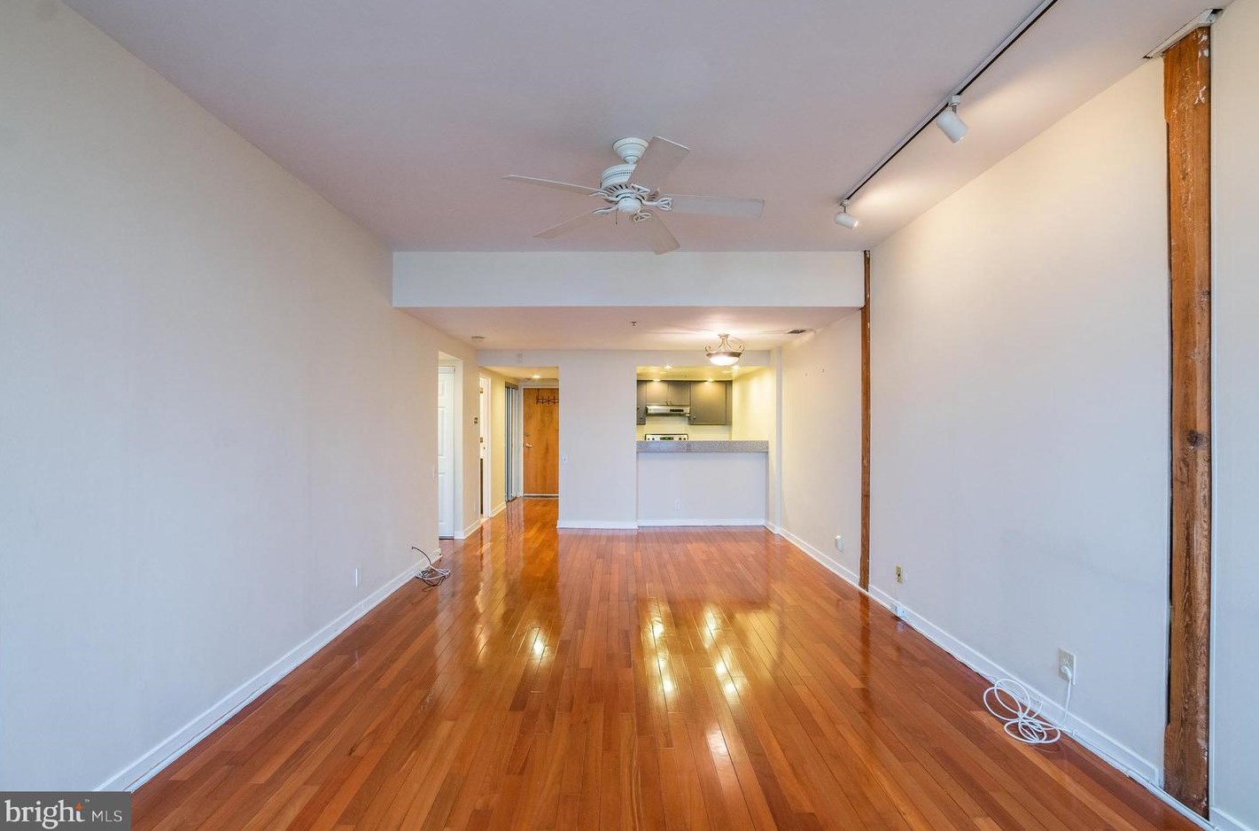 301 Race St Apt 520, Philadelphia, PA 19106