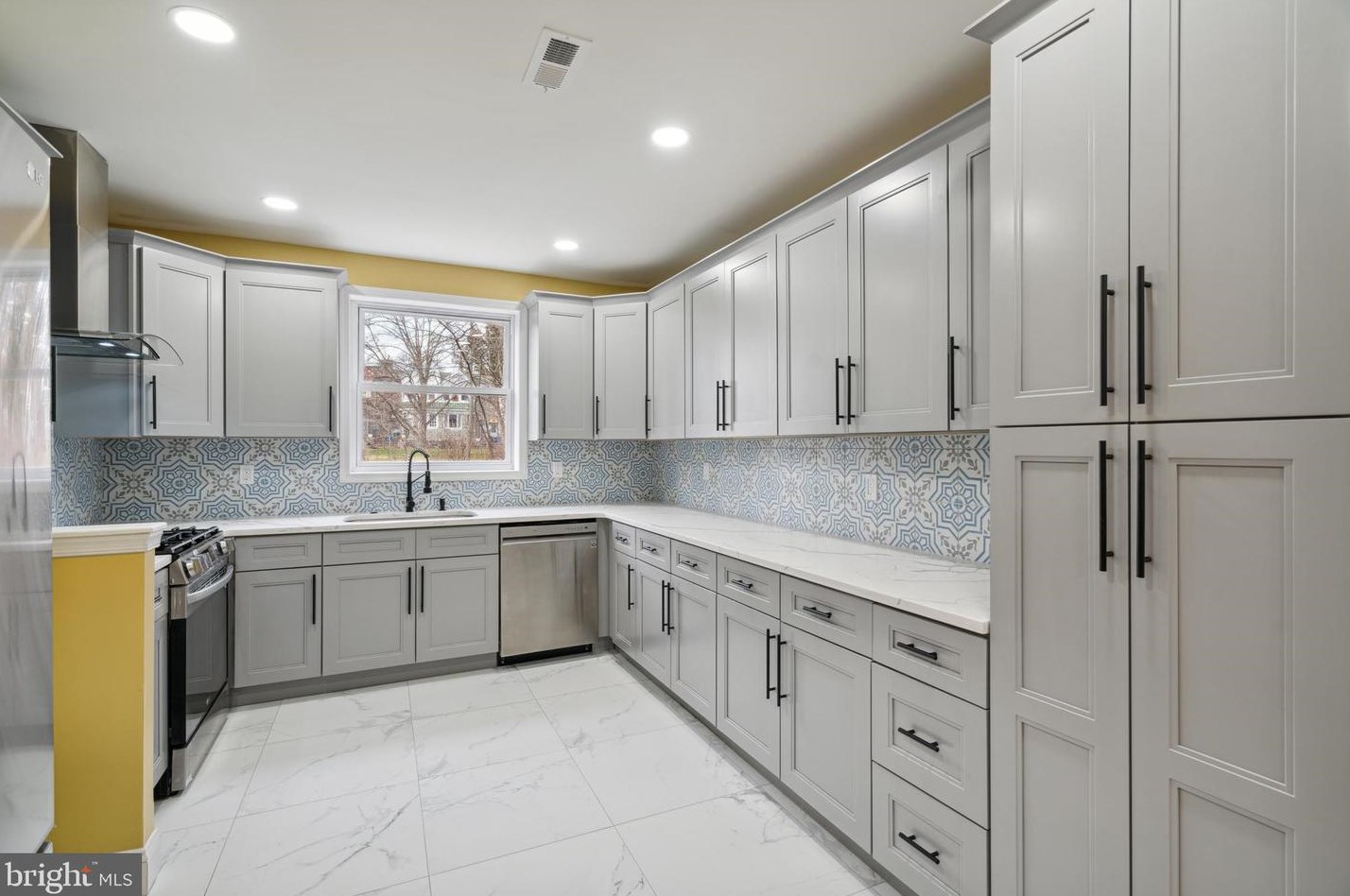 405 Phil Ellena St, Philadelphia PA  19119-1944 exterior