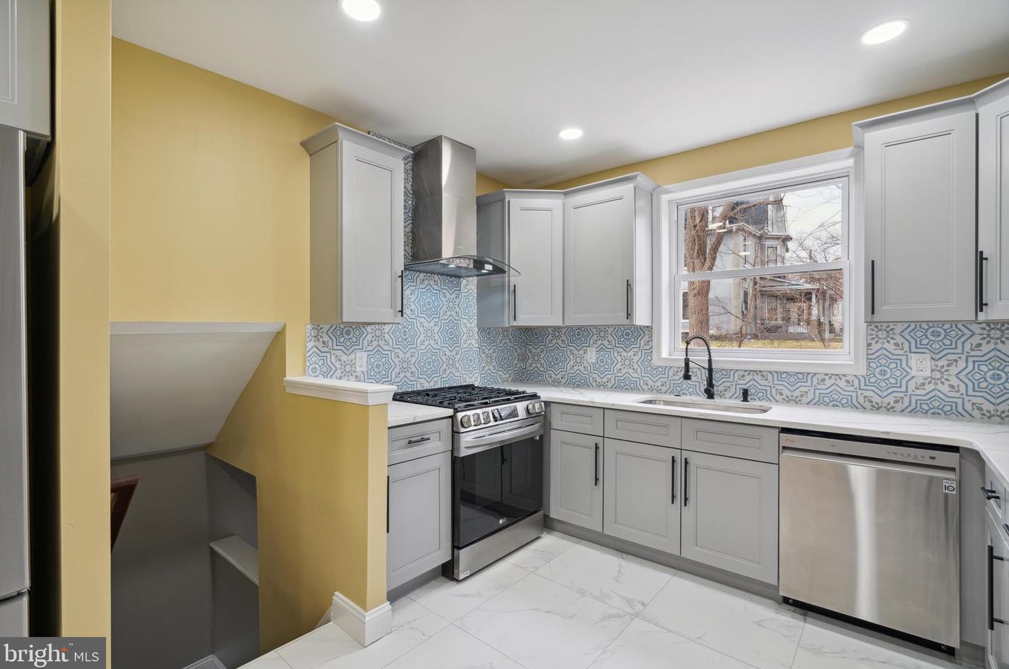 405 Phil Ellena St, Philadelphia PA  19119-1944 exterior