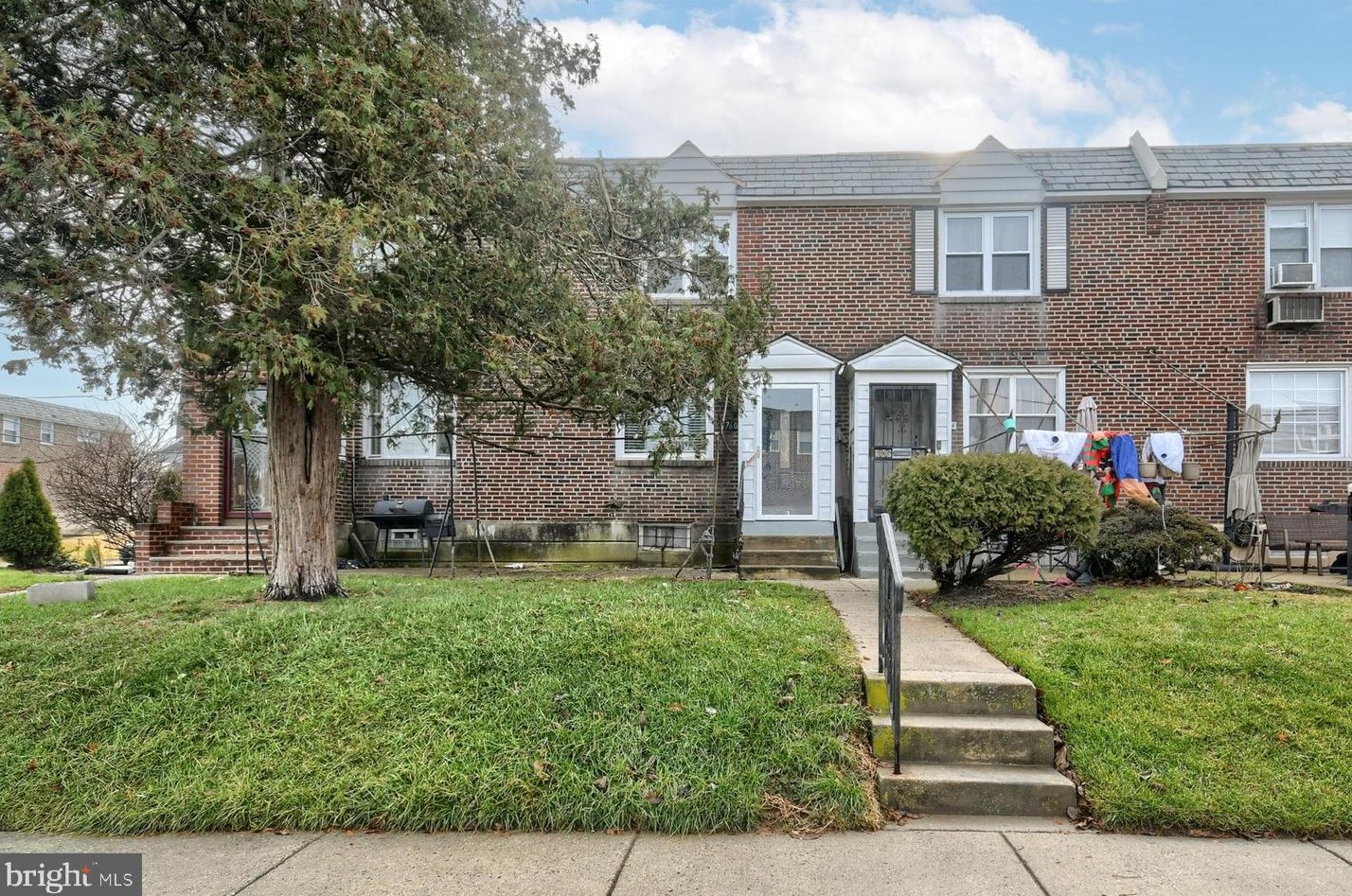 7602 Sherwood Rd, Philadelphia, PA 19151-2020