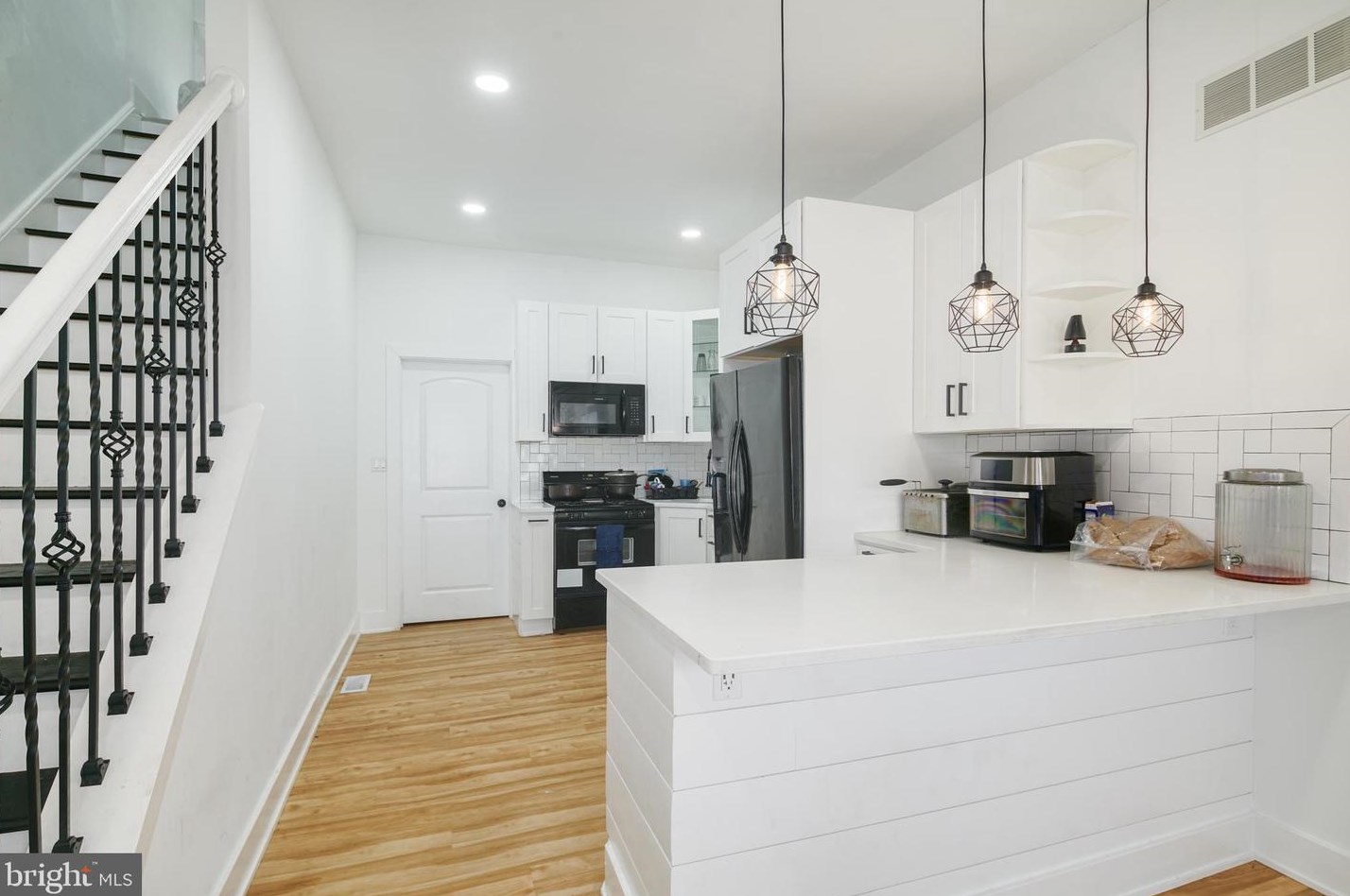 2512 Sergeant St, Philadelphia, PA 19125-3116