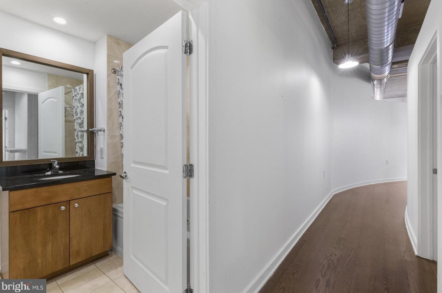 112 N 2nd St #3d, Philadelphia, PA 19106