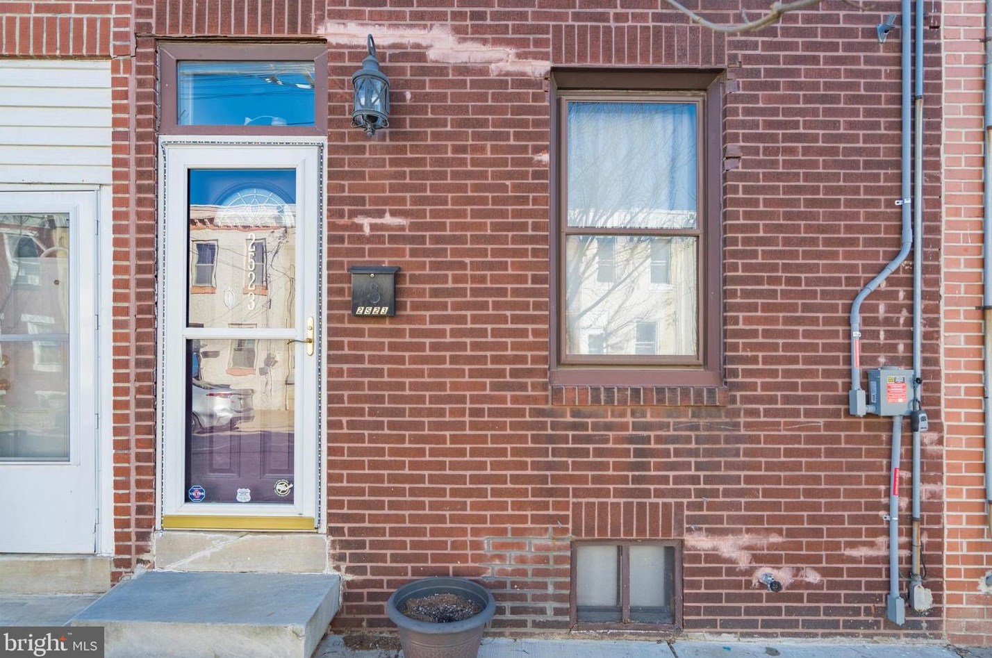 2523 Tulip St, Philadelphia, PA 19125-2239