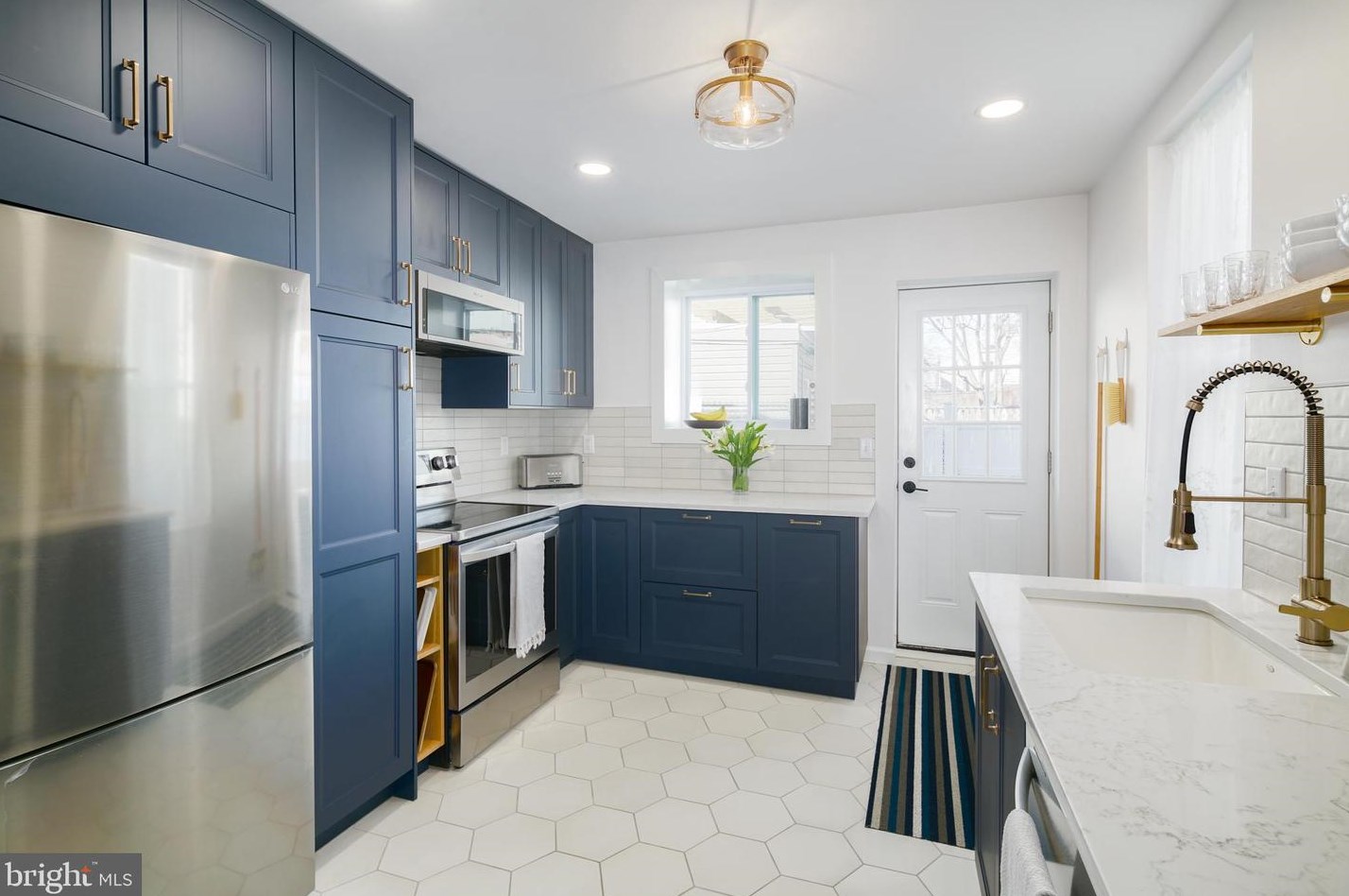 2454 Amber St, Philadelphia PA  19125-1619 exterior
