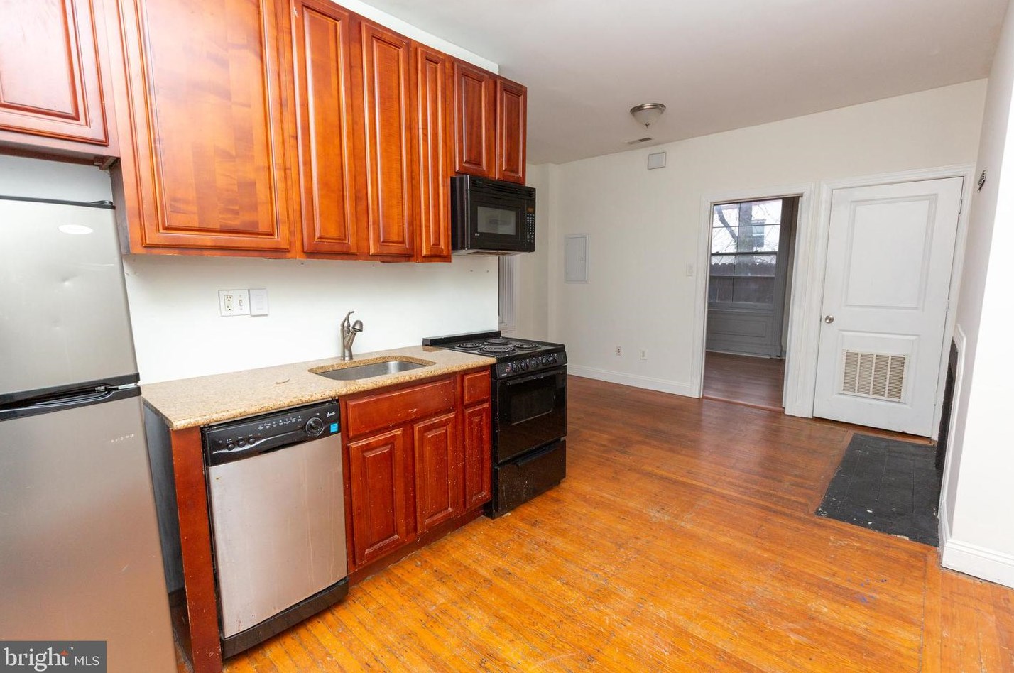 1512 N 17th St #2r, Philadelphia, PA 19121