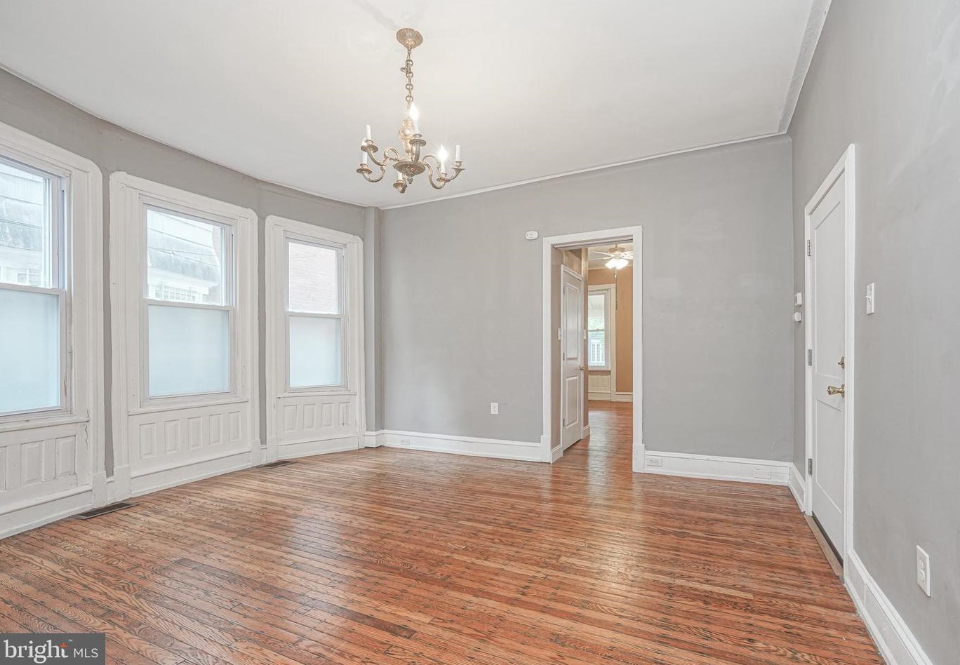 1119 S 46th St #1, Philadelphia, PA 19143