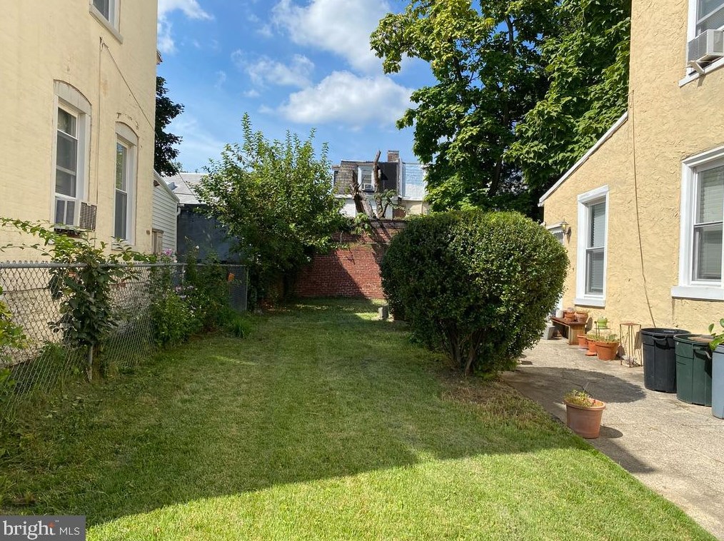 11 Pleasant St, Philadelphia, PA 19119-2143