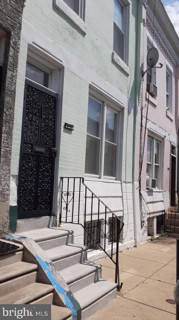 2519 Gratz St, Philadelphia, PA 19132-3807