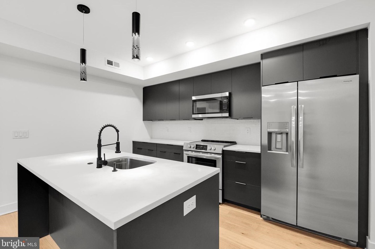 1328 S 9th St #d, Philadelphia, PA 19147