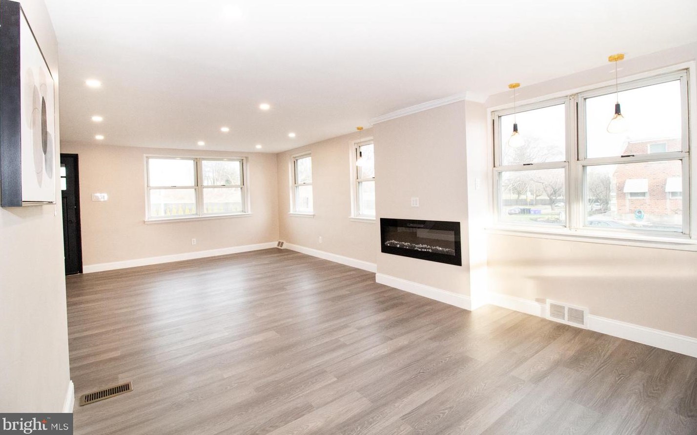 3438 Grant Ave, Philadelphia, PA 19114-2615