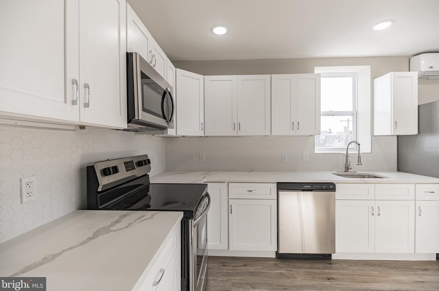 1325 Morris St #2, Philadelphia, PA 19148