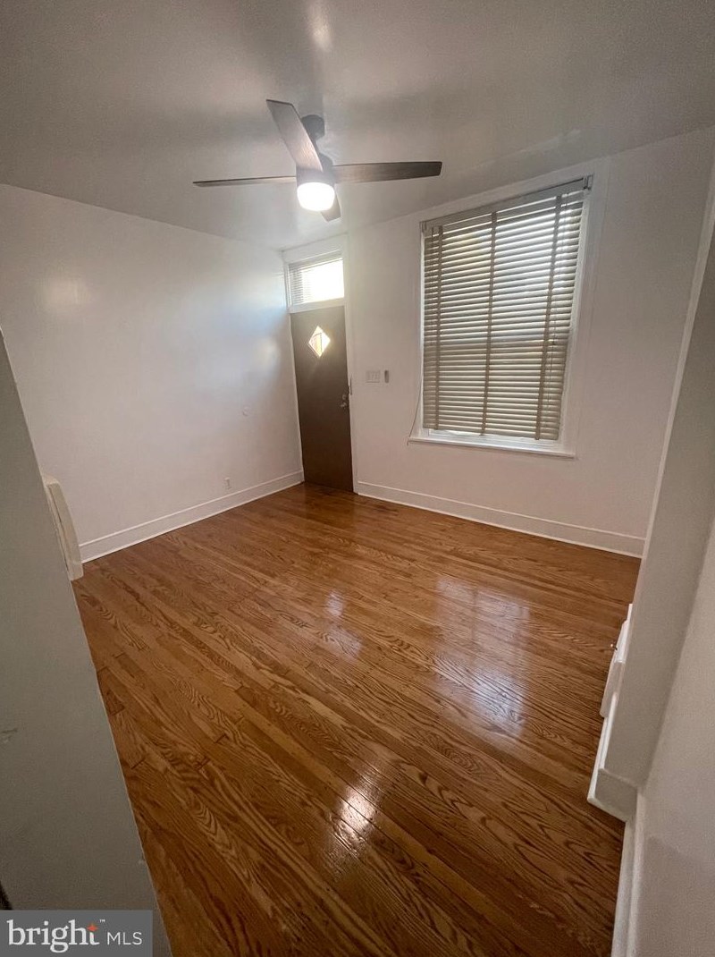 918 Seltzer St, Philadelphia, PA 19133-1708