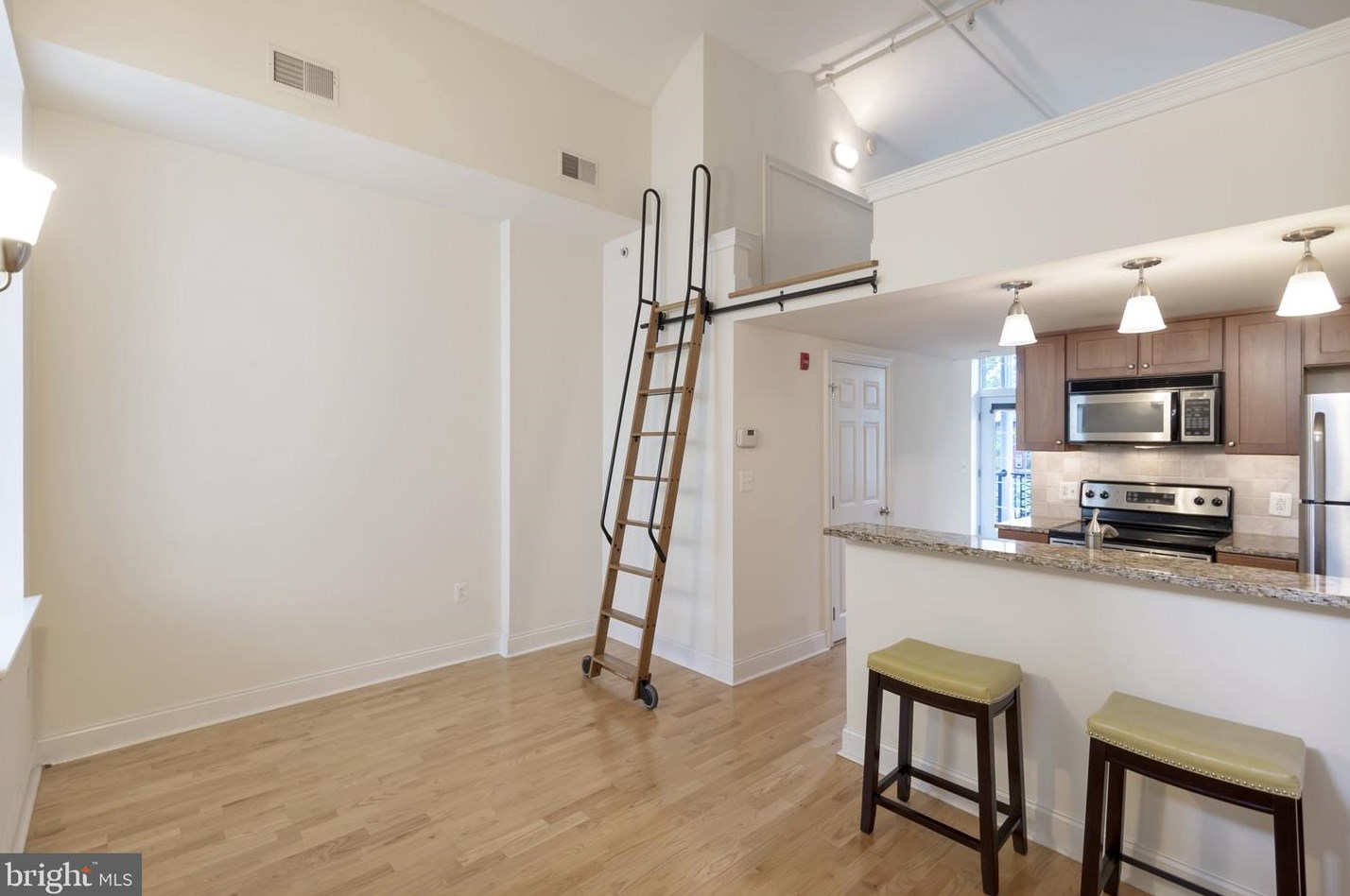 1 Academy Cir Apt 204, Philadelphia, PA 19146