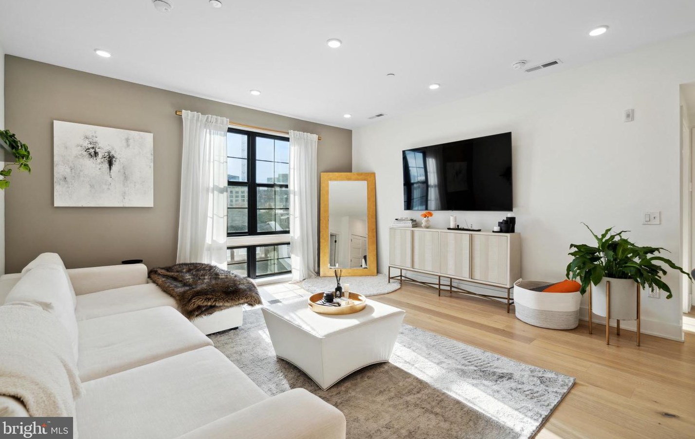 1232 N Front St #4d, Philadelphia, PA 19122