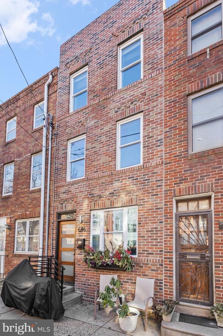 646 Wharton St, Philadelphia PA  19147-4822 exterior