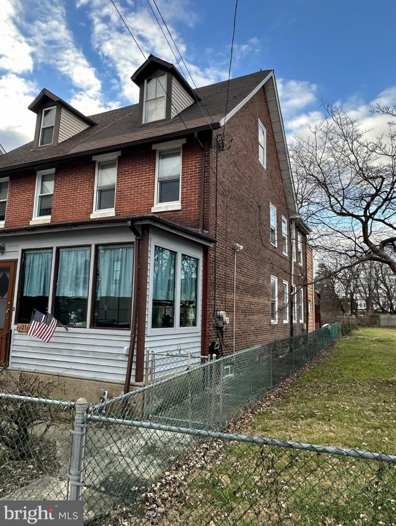 6916 Tulip St, Philadelphia, PA 19135-2002