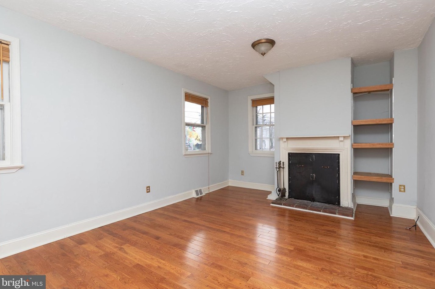 103 Queen Ln, Philadelphia, PA 19144-6223