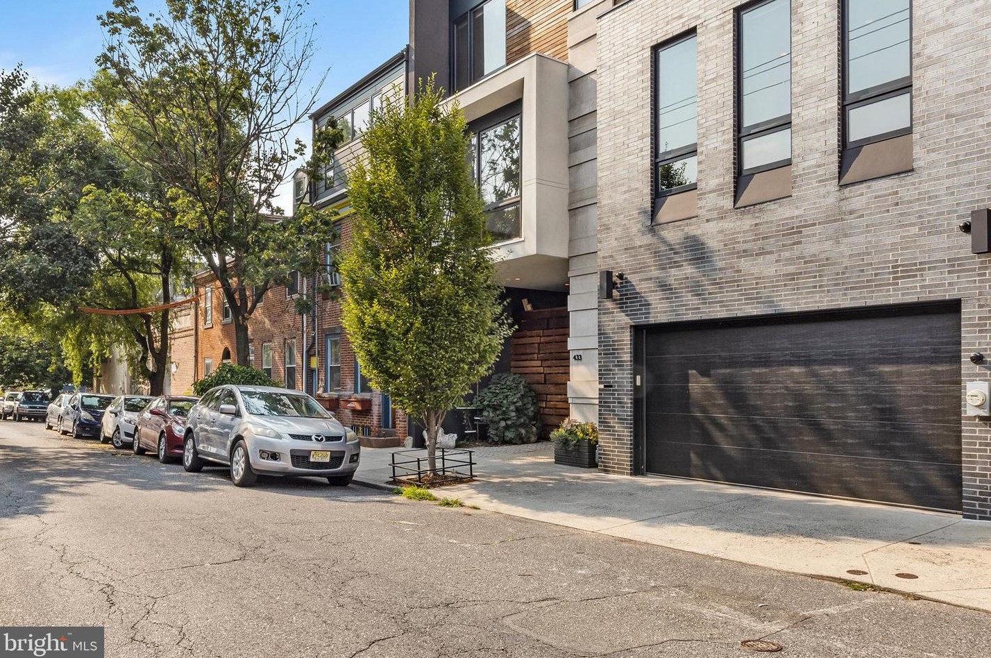 433 Brown St, Philadelphia, PA 19123-2106