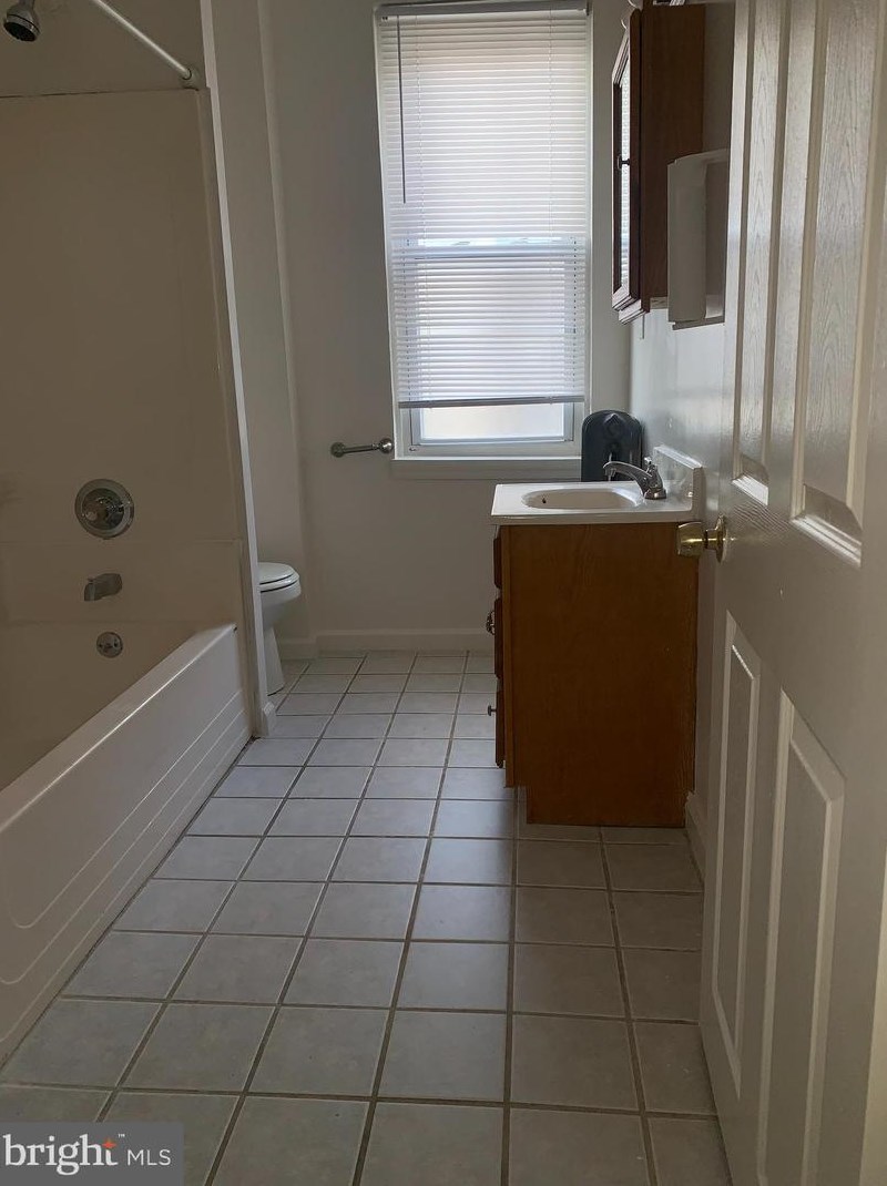 325 Lindley Ave, Philadelphia PA 19141-2211 exterior