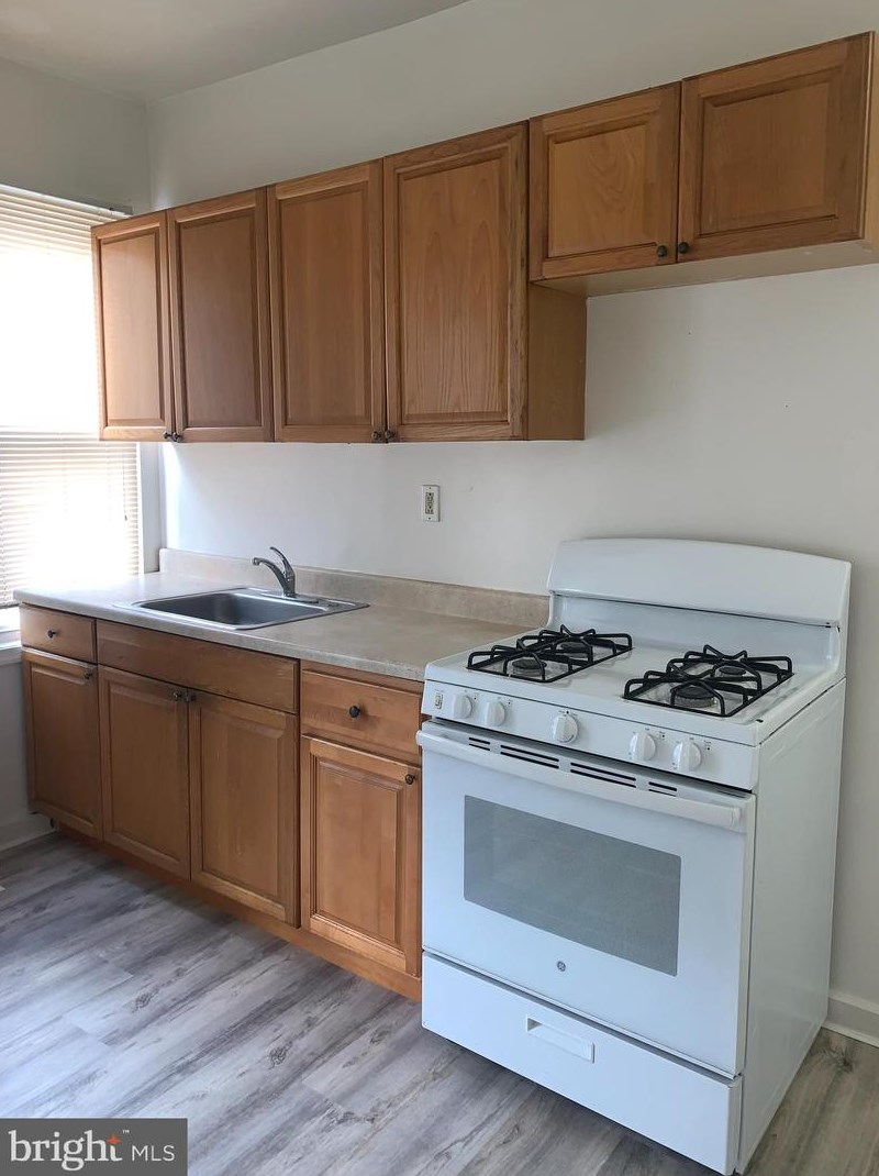 325 Lindley Ave, Philadelphia PA 19141-2211 exterior