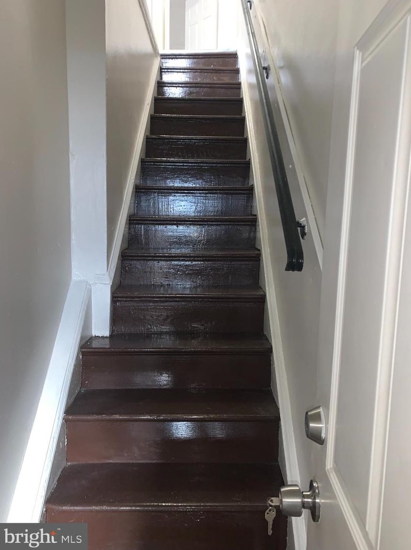 325 Lindley Ave, Philadelphia PA 19141-2211 exterior