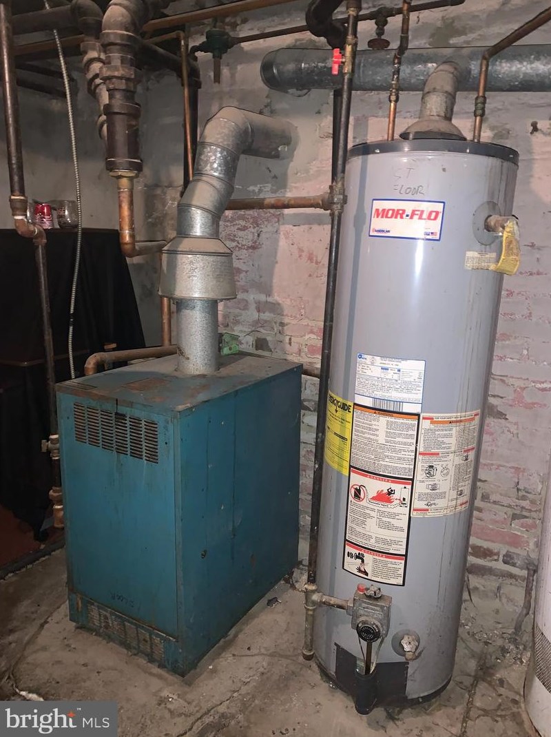 325 Lindley Ave, Philadelphia PA 19141-2211 exterior