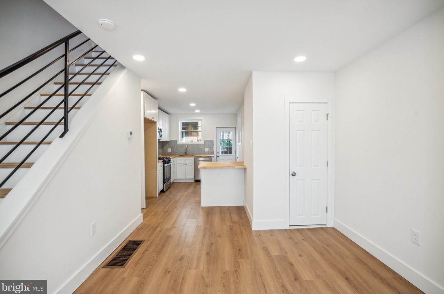2144 Opal St, Philadelphia PA  19145-3606 exterior