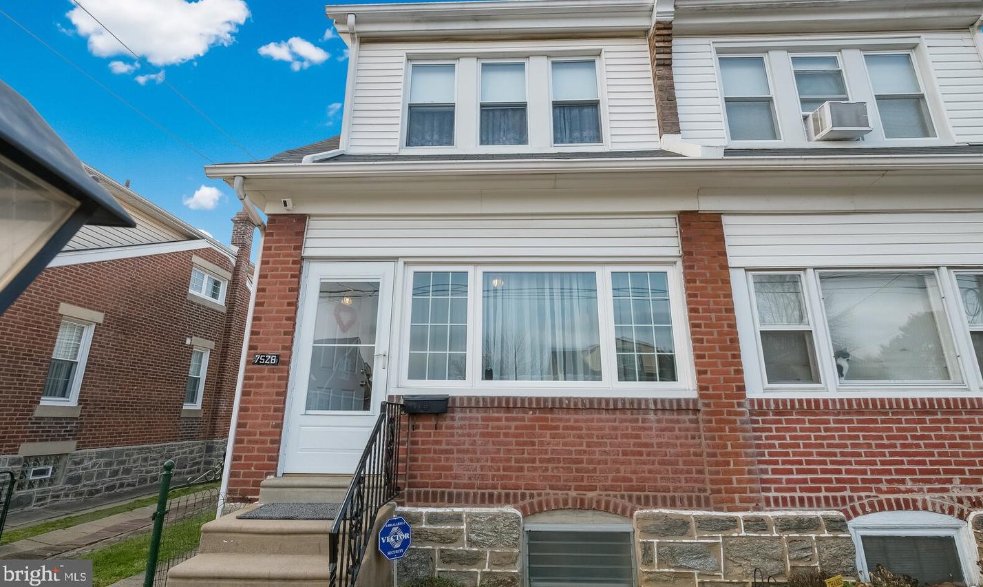 7528 Claridge St, Philadelphia, PA 19111-2717
