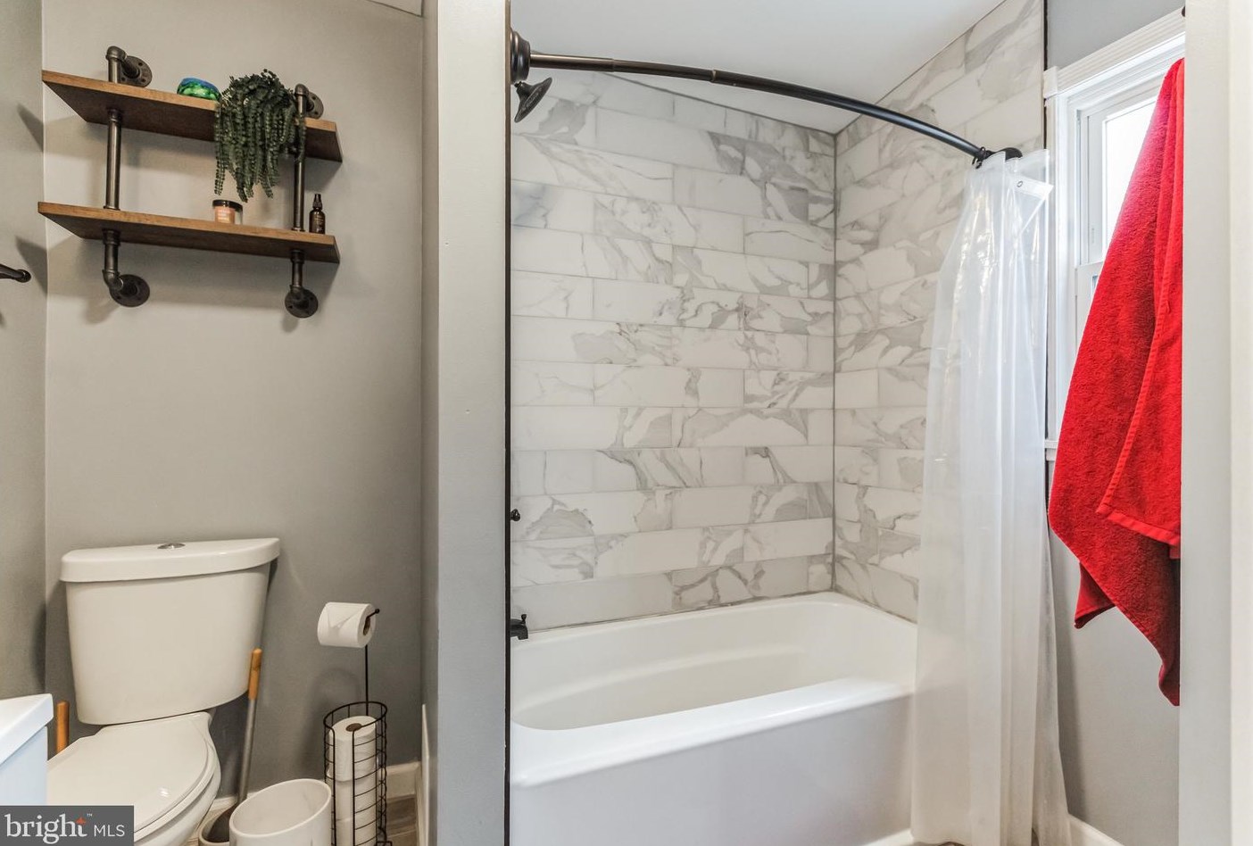 2425 Meredith St, Philadelphia PA  19130-2521 exterior