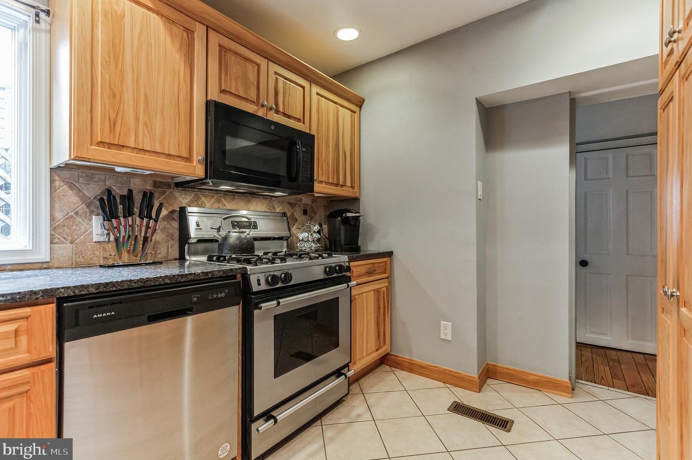 2425 Meredith St, Philadelphia PA  19130-2521 exterior