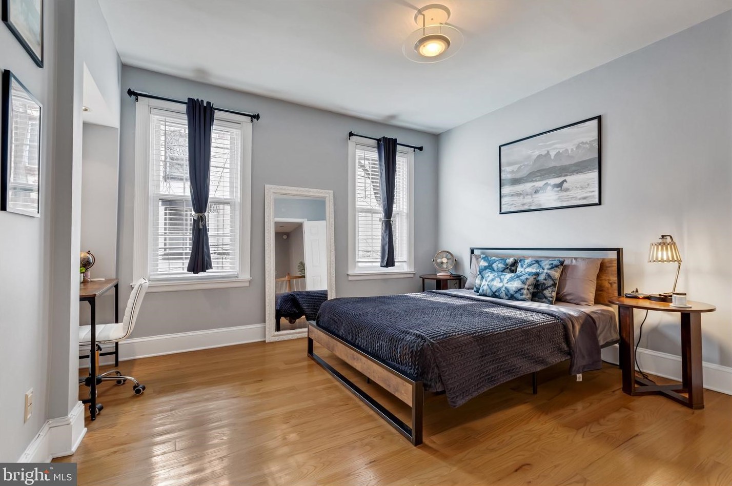 2425 Meredith St, Philadelphia PA  19130-2521 exterior