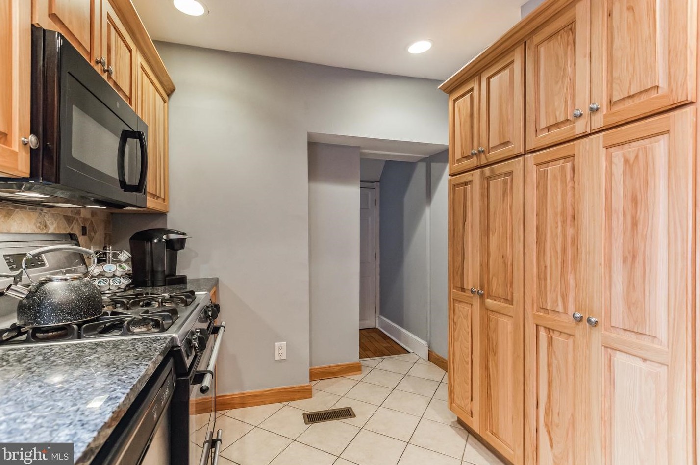 2425 Meredith St, Philadelphia PA  19130-2521 exterior