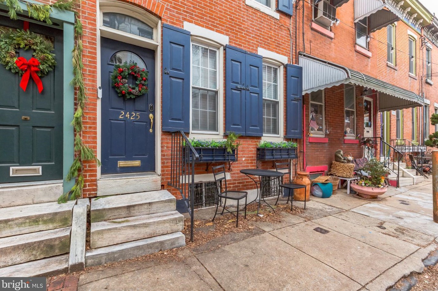 2425 Meredith St, Philadelphia PA  19130-2521 exterior