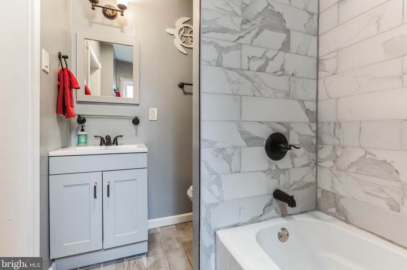 2425 Meredith St, Philadelphia PA  19130-2521 exterior