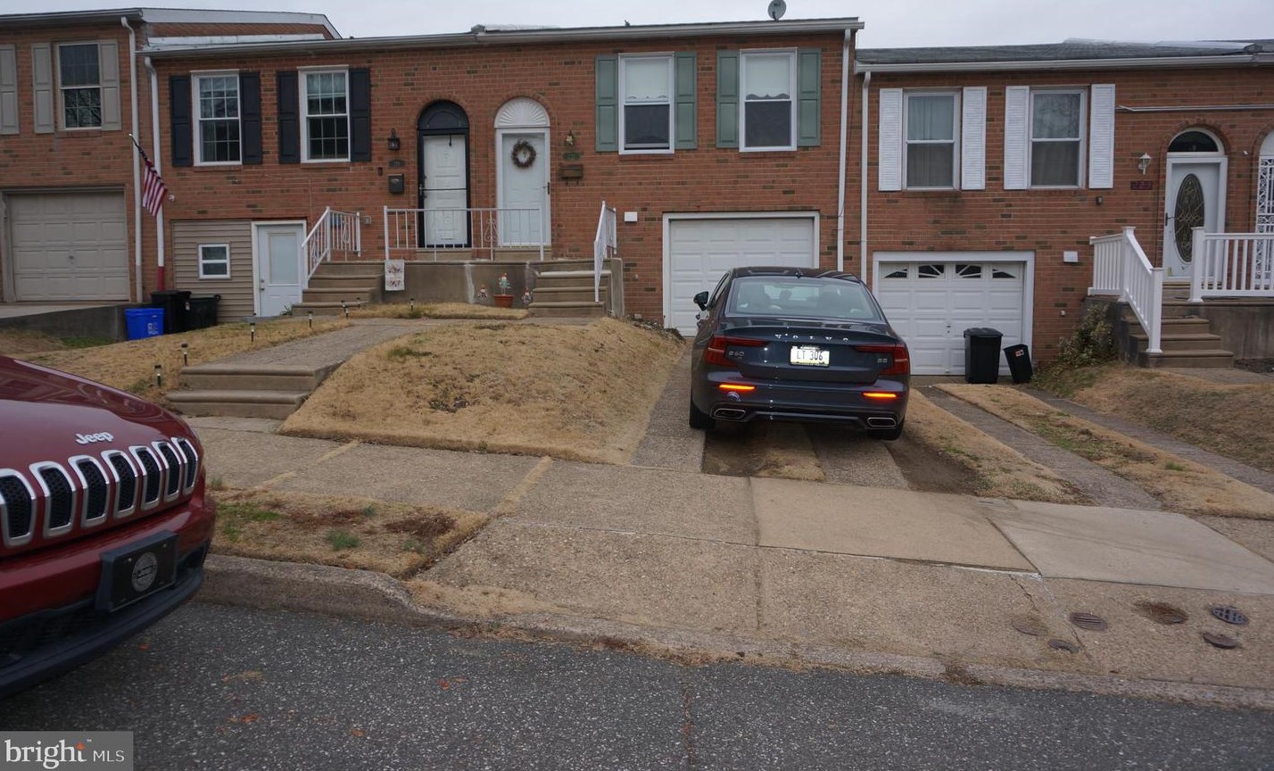 221 Goodford Rd, Philadelphia, PA 19154-4321