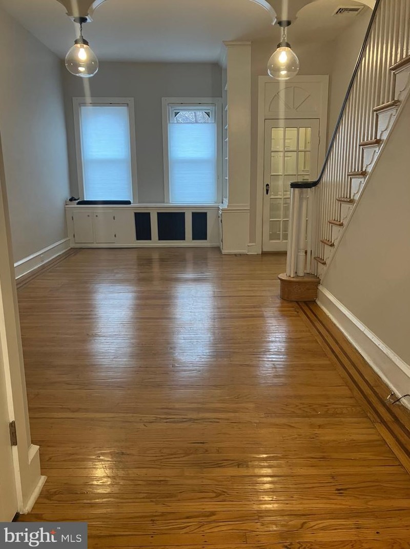 819 Greenwich St, Philadelphia, PA 19147