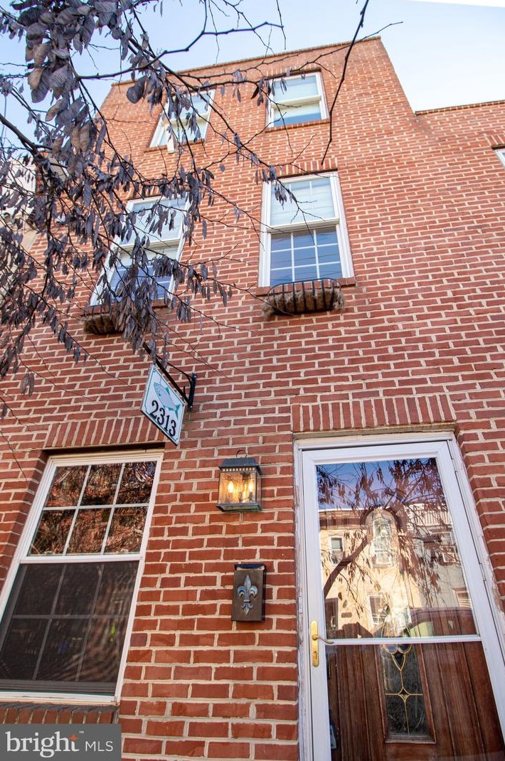 2313 Thompson St, Philadelphia PA  19125-3628 exterior