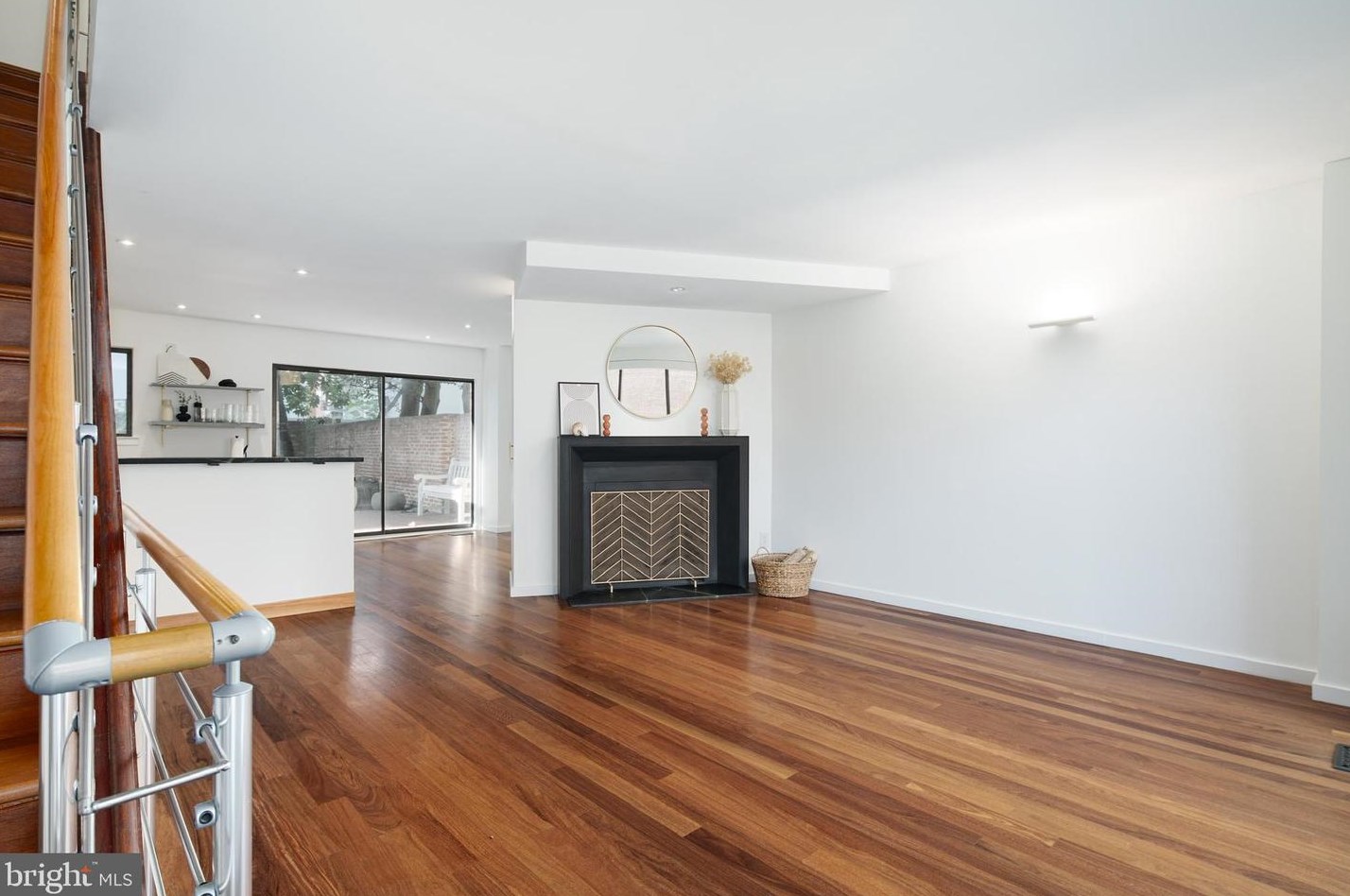 10 Appletree Ct, Philadelphia, PA 19106