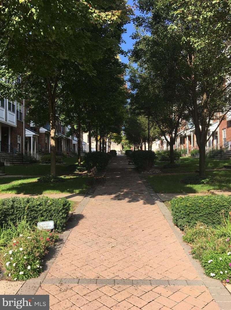 33 Brewerytown Ct, Philadelphia PA  19121-4430 exterior