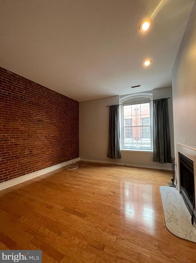 102 Church St #201, Philadelphia, PA 19106