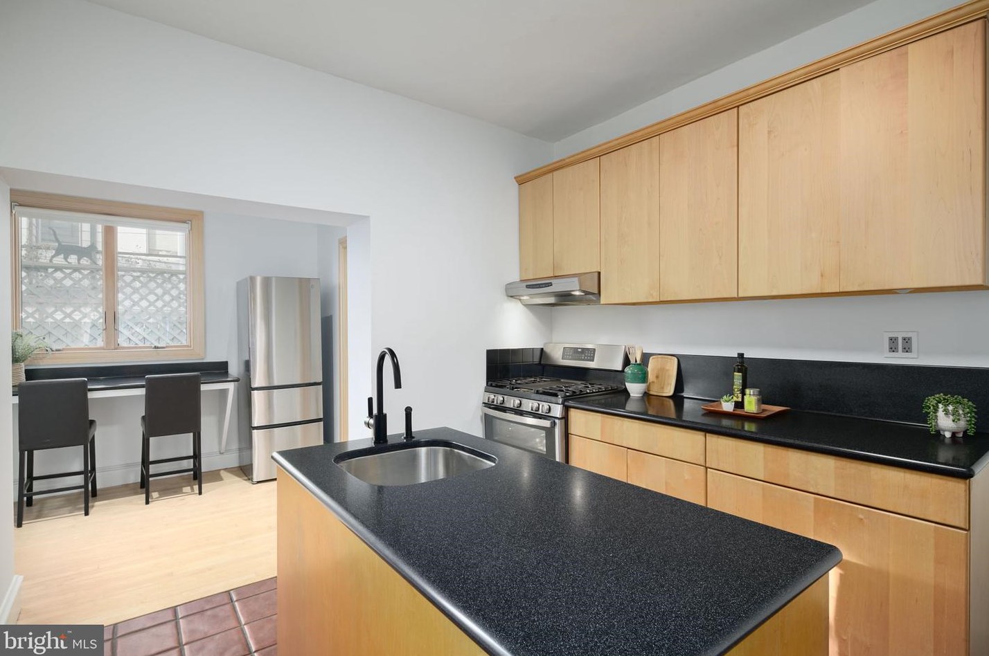 886 Ringgold St, Philadelphia PA  19130-1943 exterior