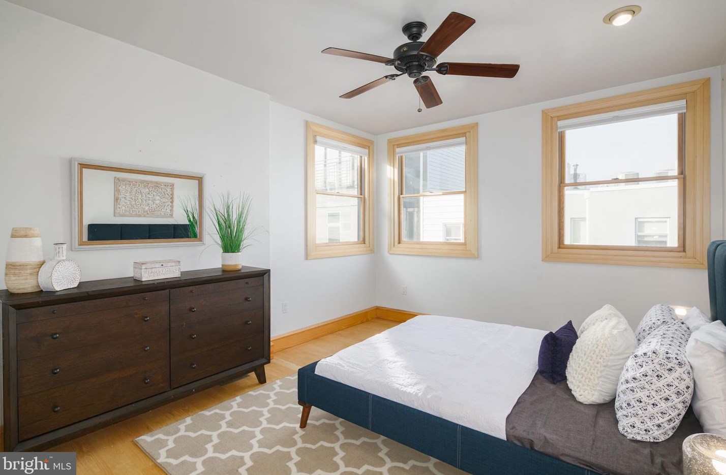 886 Ringgold St, Philadelphia PA  19130-1943 exterior