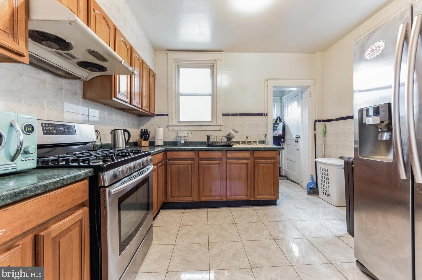 302 Sparks St, Philadelphia PA 19120-1944 exterior