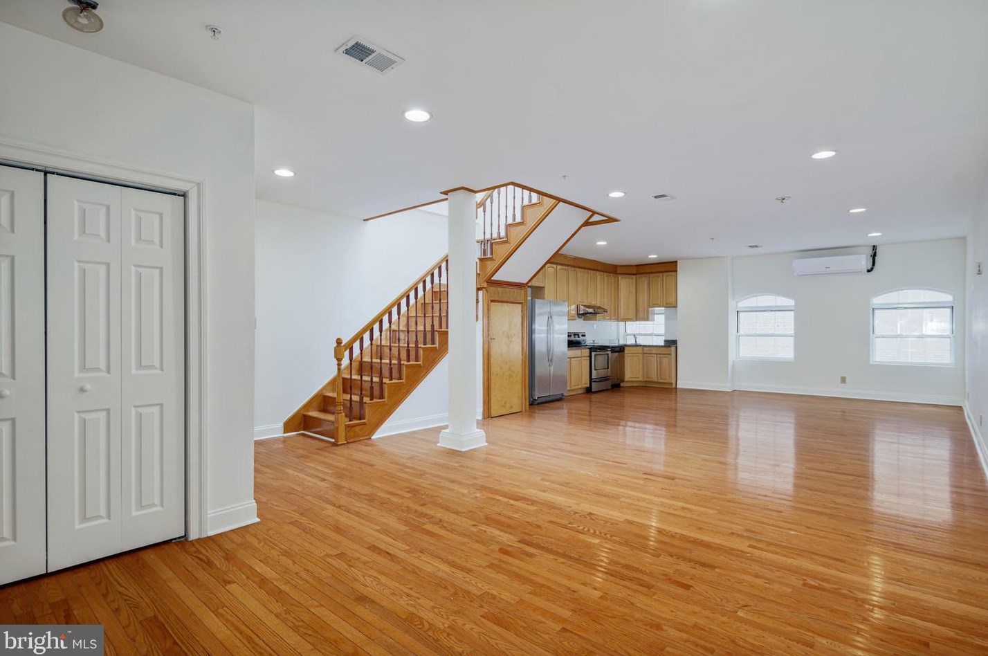 926 Race St #8b, Philadelphia, PA 19107