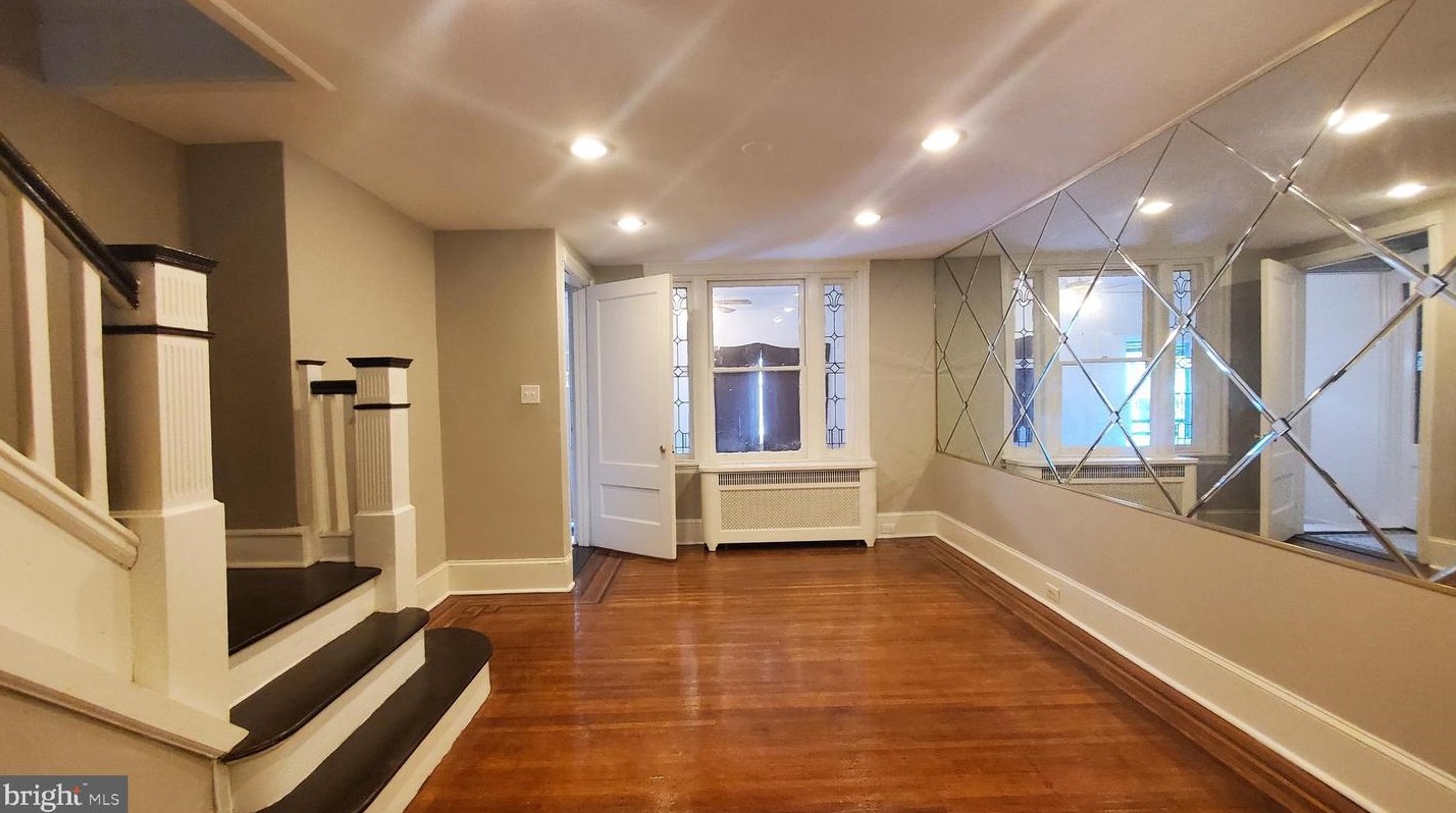 5629 Broomall St, Philadelphia, PA 19143